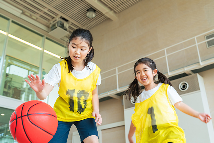 子どもがスポーツを楽しむ様子